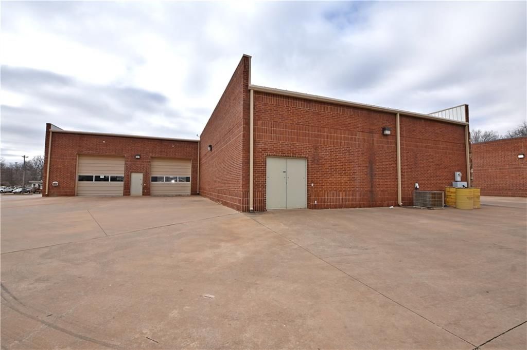 Tire Center & Family Dollar: 820 S Division Street, Guthrie, OK 73044